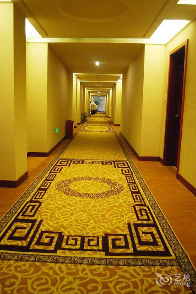 Jishou Heyi Hotel Fenghuang Exteriör bild