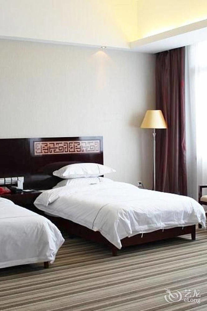 Jishou Heyi Hotel Fenghuang Exteriör bild