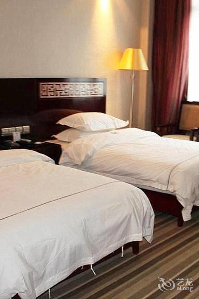 Jishou Heyi Hotel Fenghuang Exteriör bild